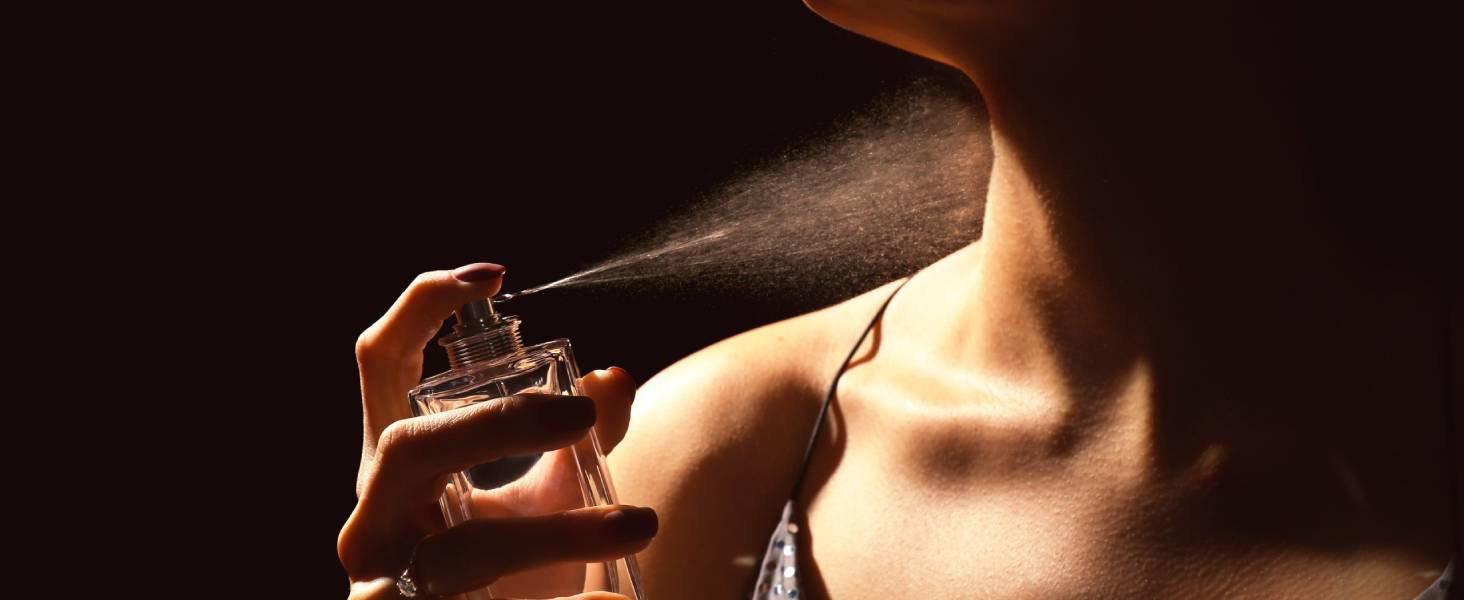 Έτσι θα διατηρήσεις περισσότερη ώρα τη μυρωδιά του αρώματός σου