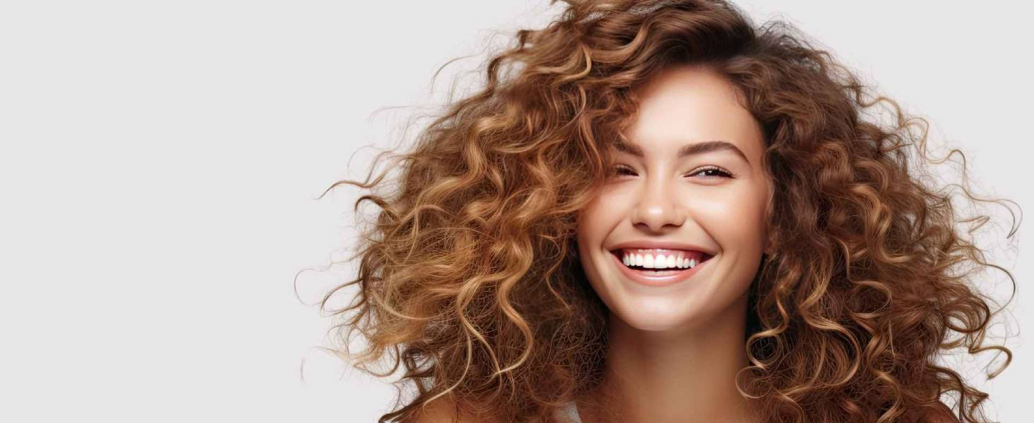 Curly hair routine: Ένας οδηγός για υγιείς και λαμπερές μπούκλες