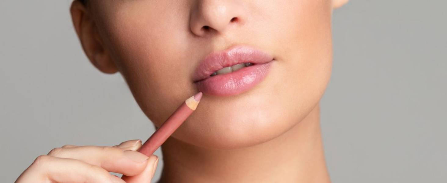 Lip liner: Τα μυστικά για να το κάνεις να απογειώσει το μακιγιάζ σου!